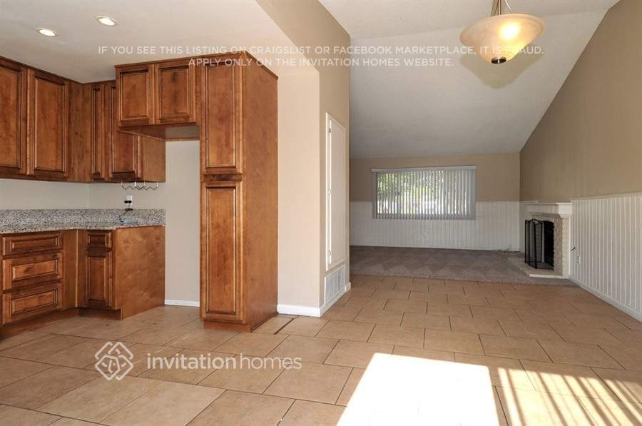 Building Photo - 24051 Roseleaf Pl