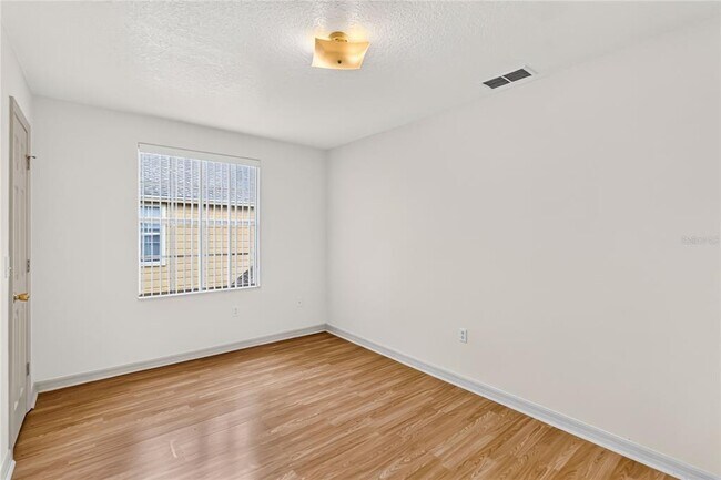 Building Photo - 2204 Fan Palm Dr