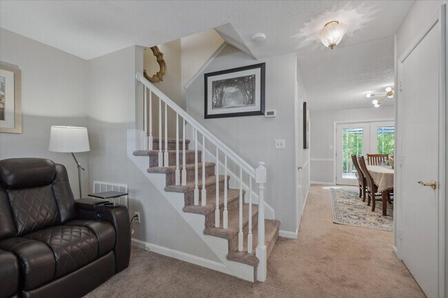 Building Photo - 107 Barbary Ct