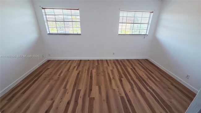 Building Photo - 650 Tennis Club Dr