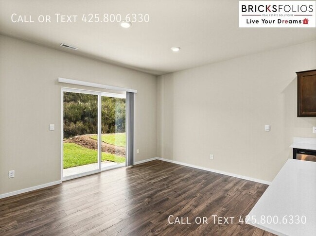 Building Photo - Inviting Home in Port Orchard with a Perfe...