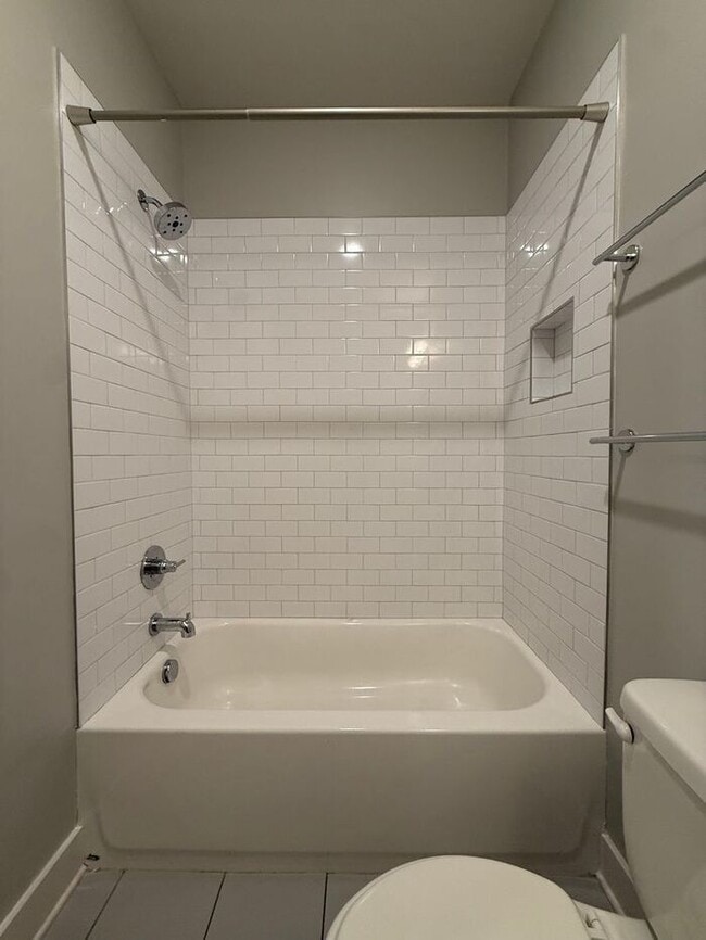 Building Photo - Modern 2 Bedroom Condo in the Heart of Melrose