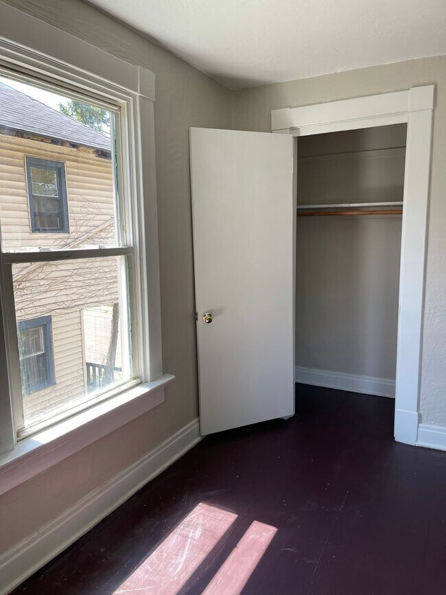 Building Photo - 112 Ridge Ave