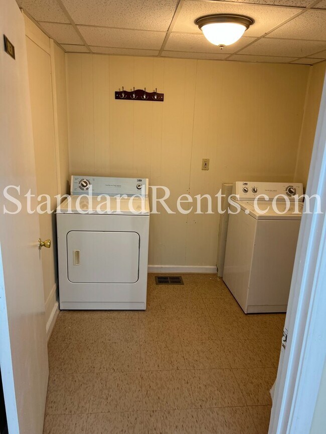 Building Photo - 6320 Cooper St