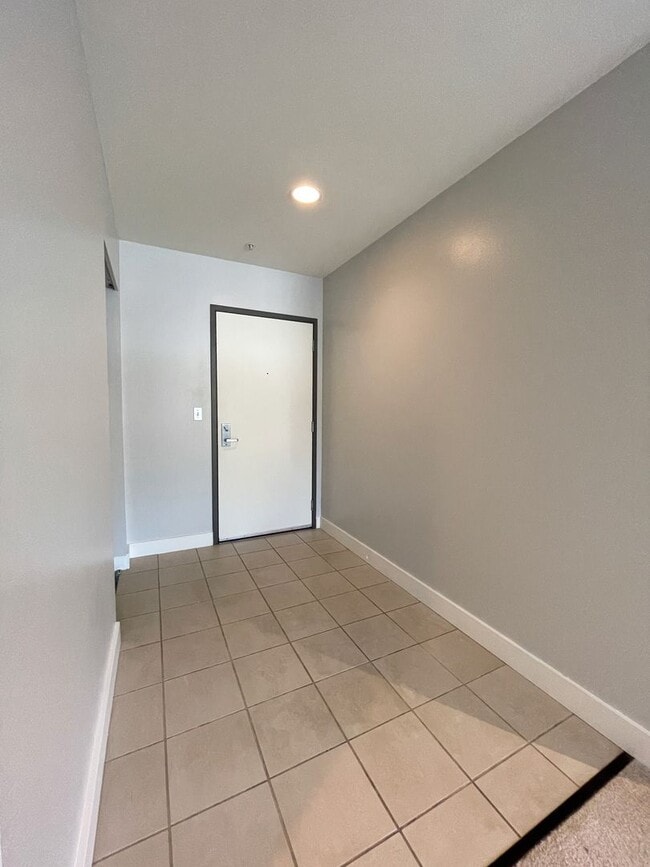 Building Photo - Cozy Urban 1BD/1BTH Condo for Lease in Belltown!