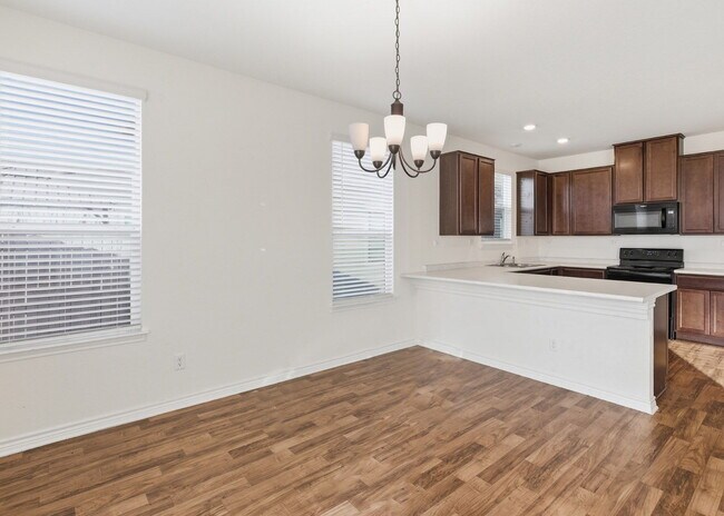 Building Photo - This spacious 4-bed/3-bath two-story rental is a gem waiting for you!