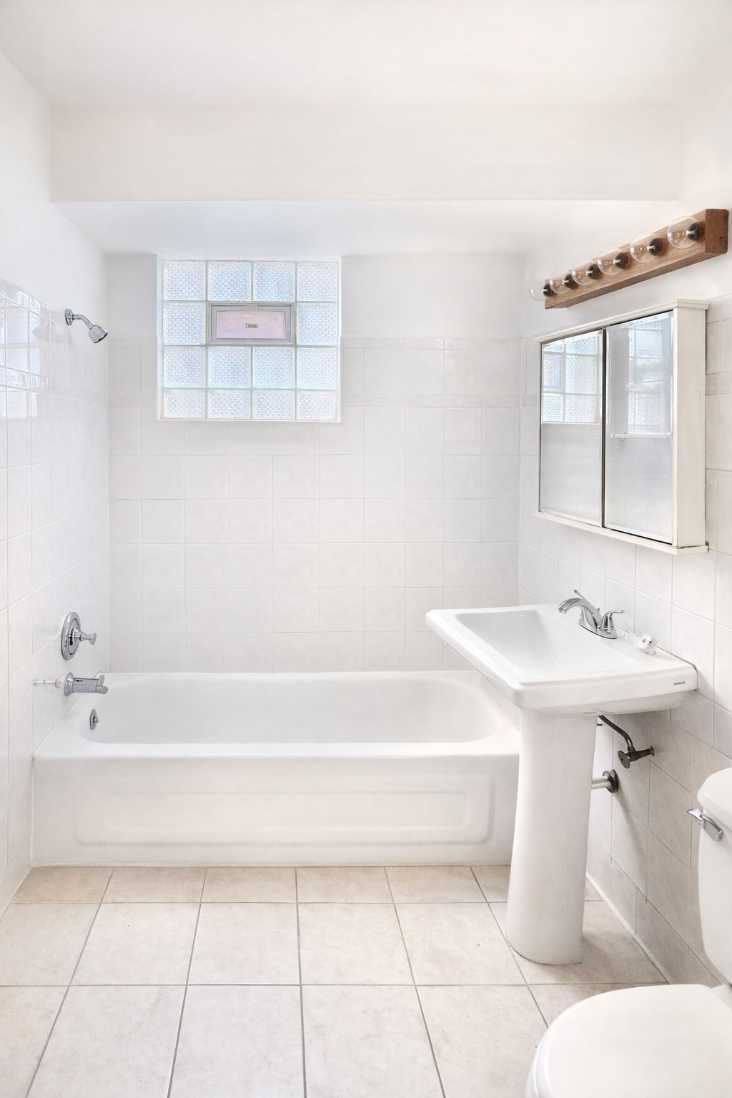 Building Photo - 1539 W 71st St