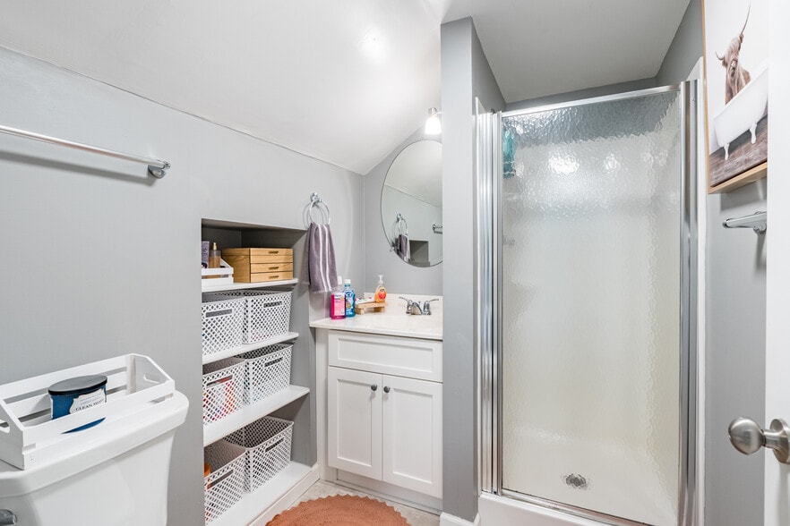 Building Photo - 226302 Swan Ave