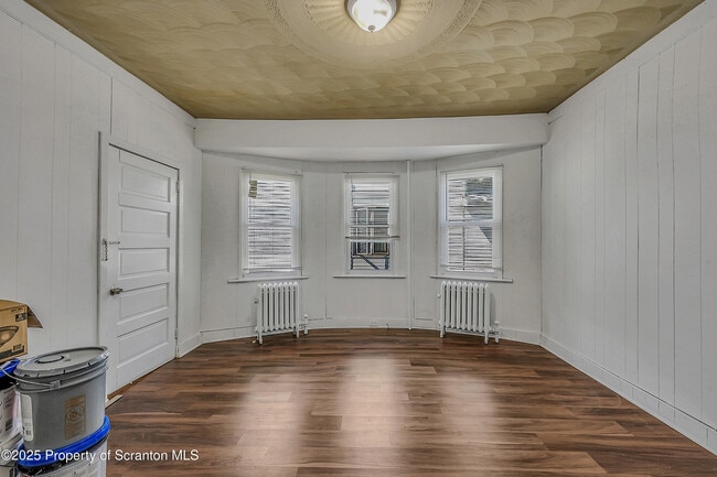 Building Photo - 2528 Boulevard Ave