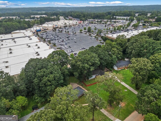 Building Photo - 4839 Lehigh Dr