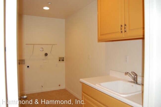 Building Photo - 5 br, 3.5 bath House - 21826 Delany Ln.
