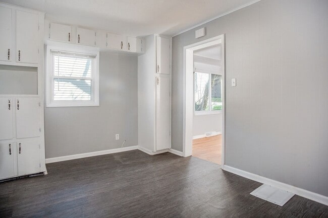 Building Photo - Freshly Updated 2-Bed Home in Independence!