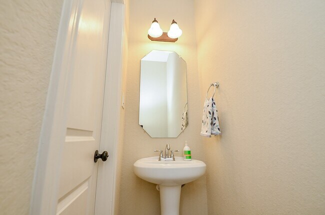 Building Photo - 12235 Stellano Ln