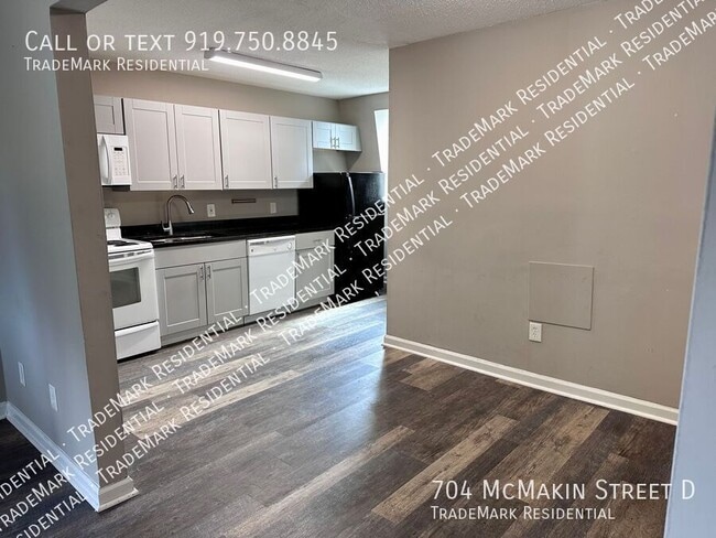 Building Photo - 704 McMakin St