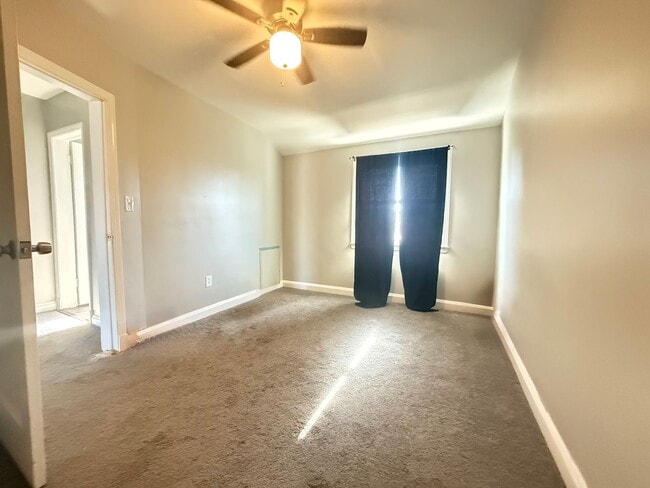 Building Photo - Three Bedroom home in Dundalk