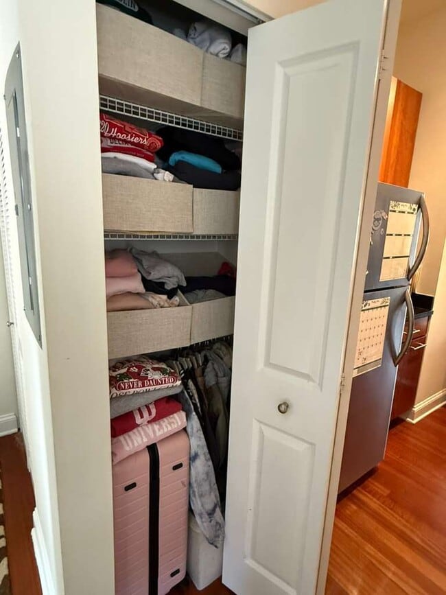 Building Photo - 807 W Lill Ave