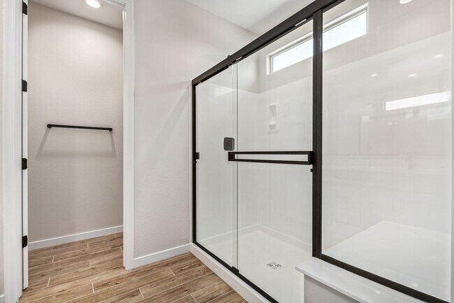 Building Photo - 4 Bedroom - Ready for you to Call It Home!!