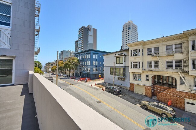Building Photo - Russian Hill: Remodeled 9th Floor Apartmen...