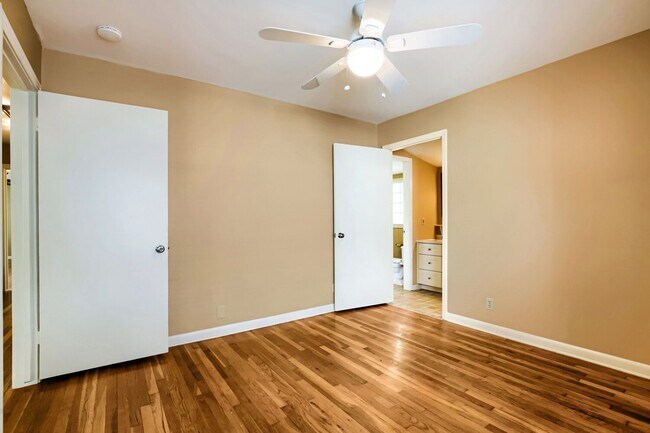 Building Photo - 1402 Cullen Ave
