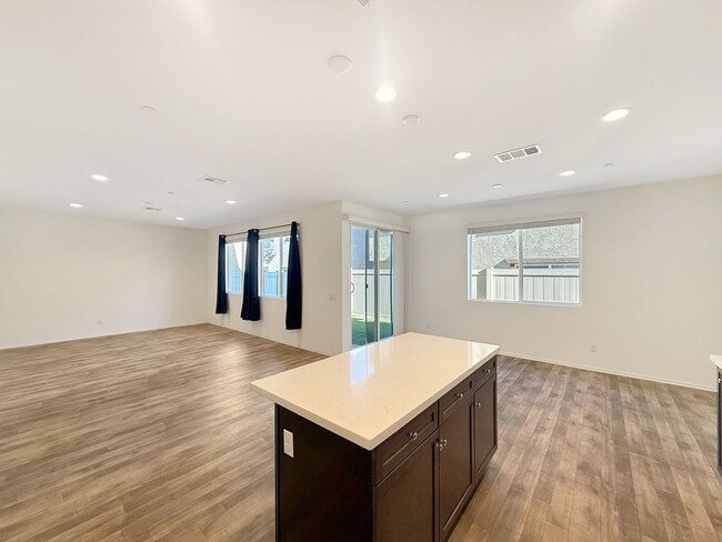 Building Photo - Stunning 3B/2.5BA Home in Murrieta for Rent!