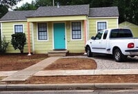Building Photo - Cute 2/1.5 with All Appliances!