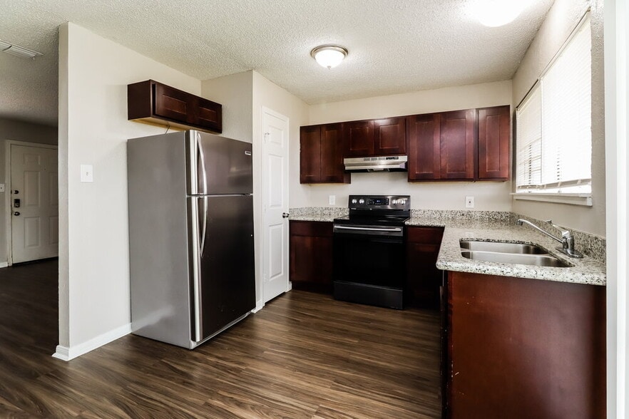 Building Photo - 7218 Wren Cir