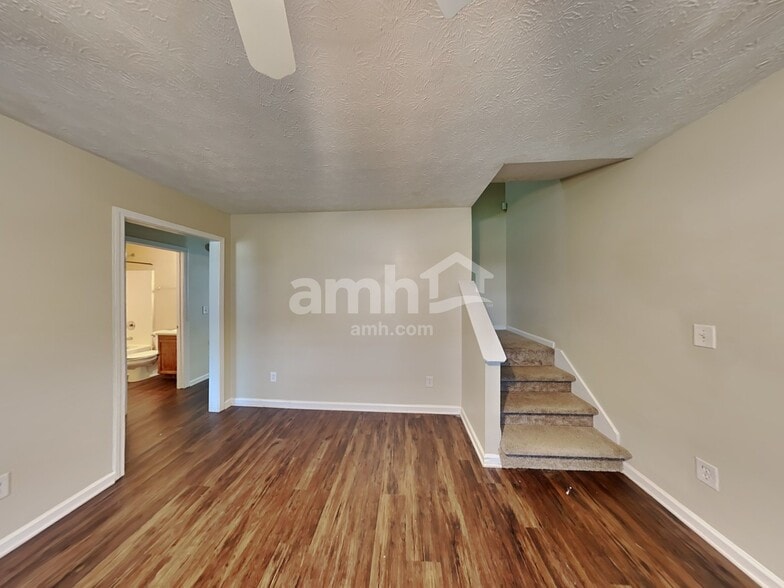 Building Photo - 1509 Locomotive Dr NE