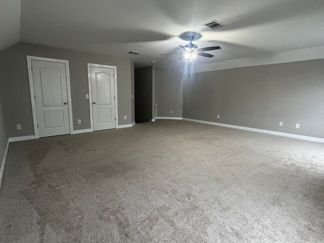 Building Photo - Spacious 3BR Home with Bonus Room in Prime...