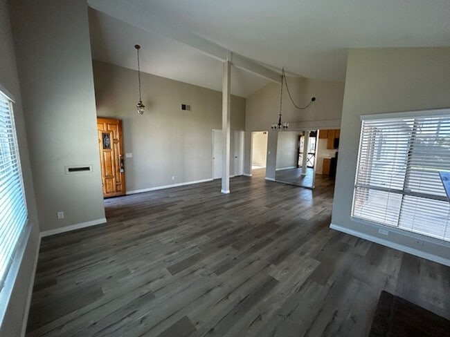 Building Photo - DON'T MISS OUT! HOME AVAILABLE BEGINNING OF MAY