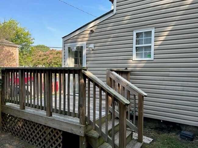 Building Photo - ***4 bedroom, 3 FULL bath Norfolk near ODU and Sentara Norfolk General and NAVSTA.