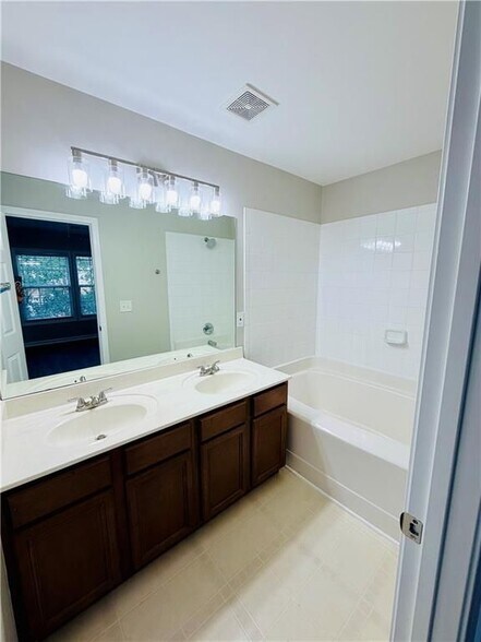 Building Photo - 3329 Chastain Gardens Dr NW