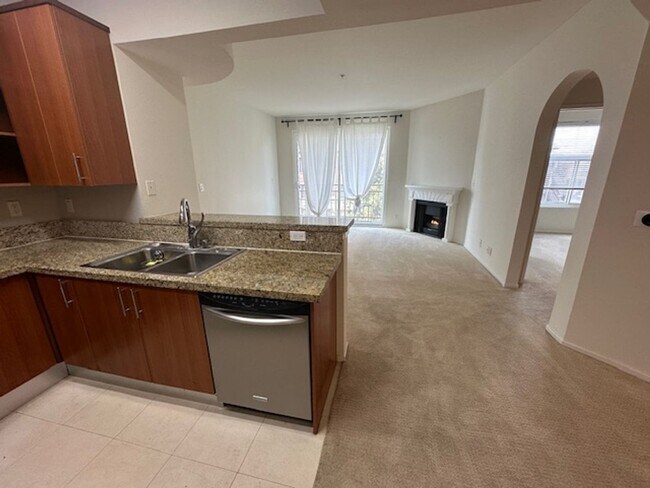 Building Photo - 620 S Gramercy Pl