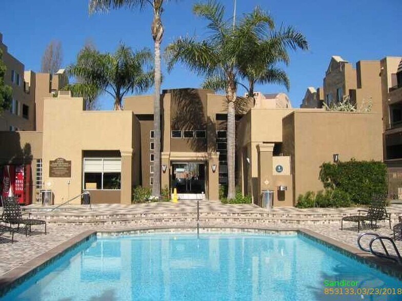 Building Photo - 8889 Caminito Plz