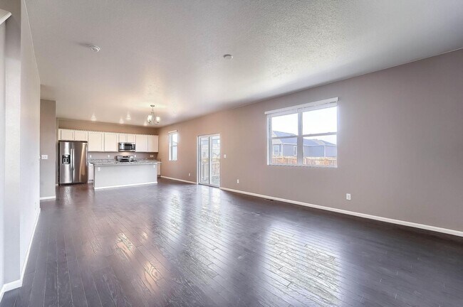 Building Photo - Gorgeous 4 bed, 3 bath, loft and an office!