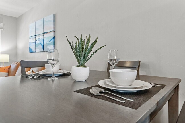 Building Photo - 2713 N Locust St