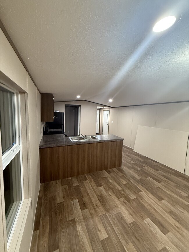 Building Photo - 1030 Aaron Ln