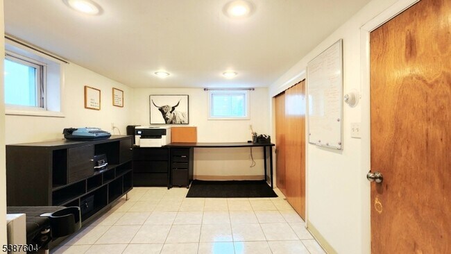 Building Photo - 11 Banta Ave