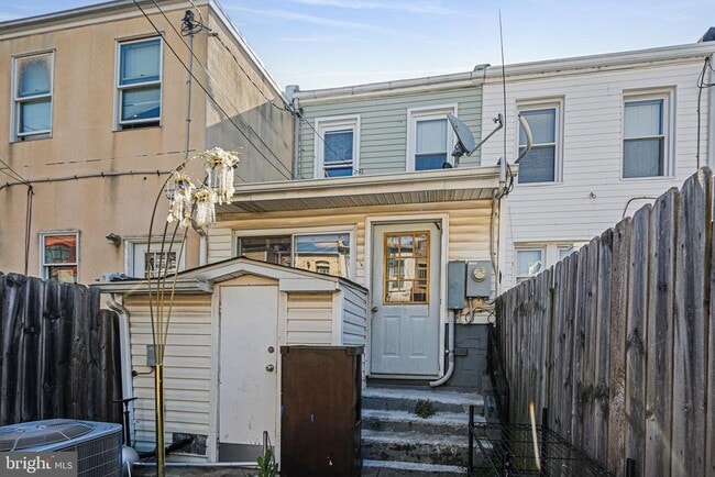 Building Photo - 208 S East Ave