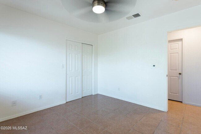 Building Photo - 1081 Paseo Freno