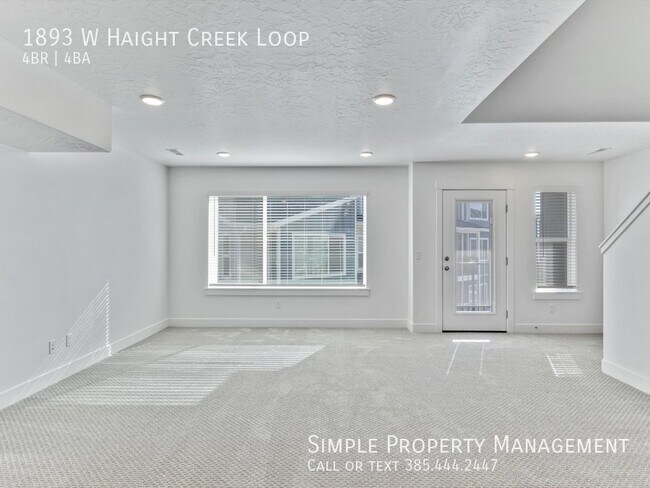 Building Photo - Luxurious 4-BD Townhouse in Farmington!