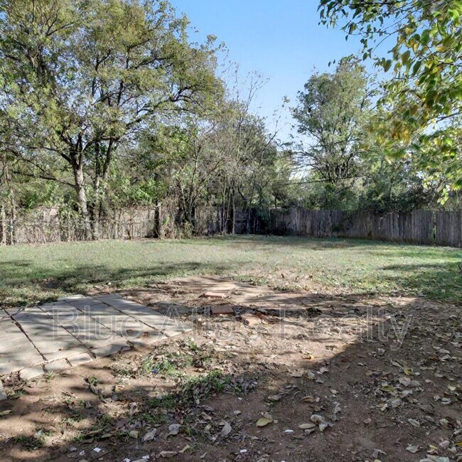 Building Photo - 4024 Wiman Dr