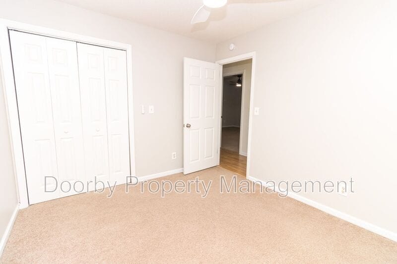 Building Photo - 8807 Heathfield Dr