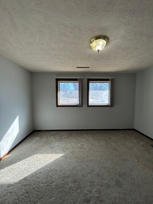 Building Photo - Spacious 3-Bedroom, 1-Bath Home with Garage & Basement in La Vista