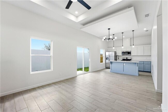 Building Photo - 14 Notre Dame Ave