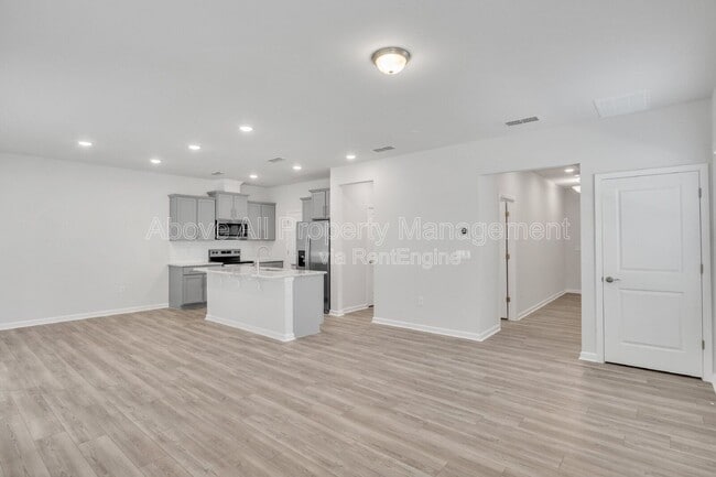Building Photo - 840 McKenzie Pk Ter