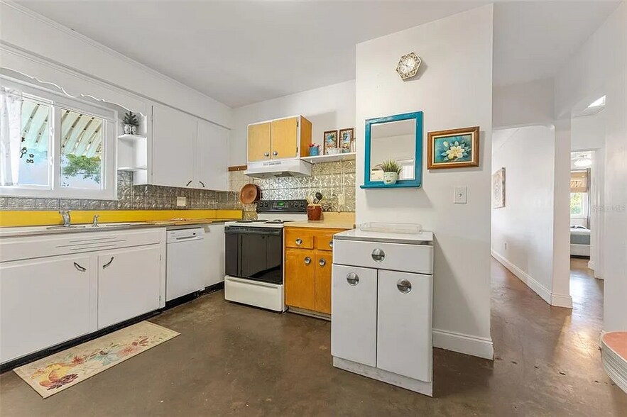 Building Photo - 1604 58th St S