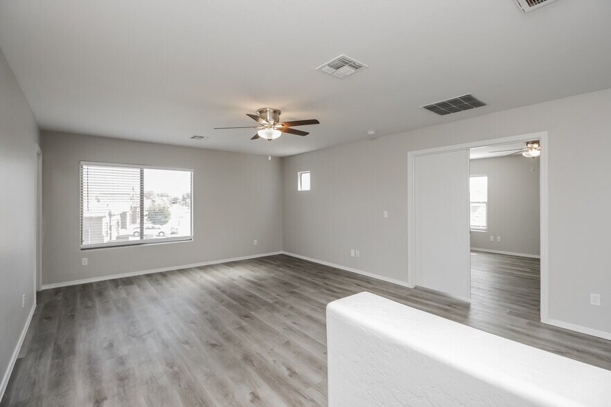 Building Photo - 30846 N Bramwell Ave