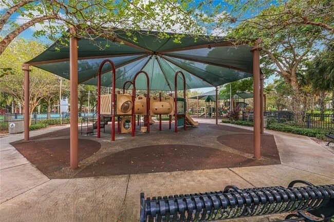 Building Photo - 2801 N Palm Aire Dr