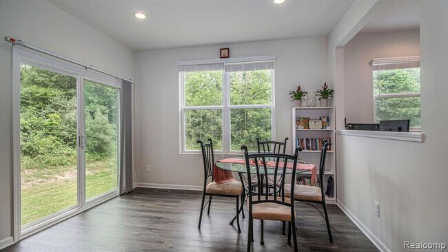 Building Photo - 28320 Verona Dr