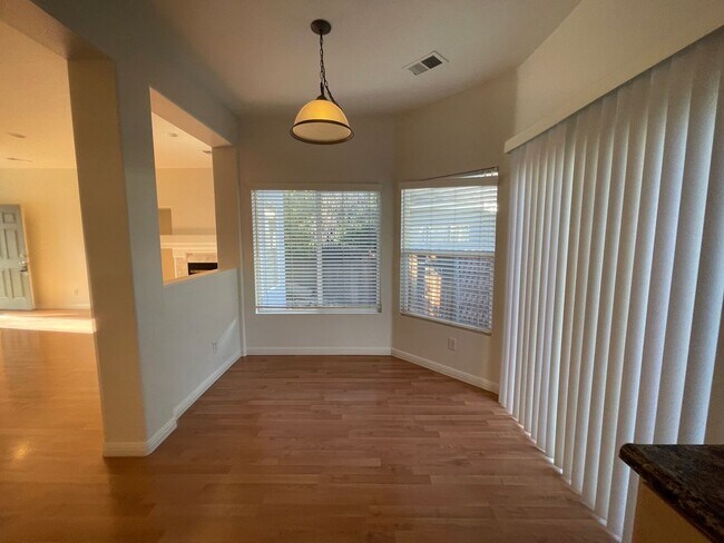 Building Photo - Nice single story, 3 bedroom, 2 bath plus 2 car garage home